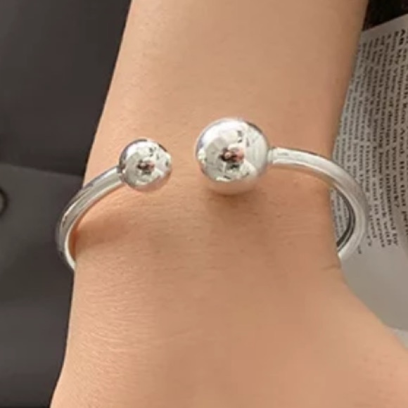 NEW Silver Plated Ball End Cuff Bracelet - Picture 4 of 8